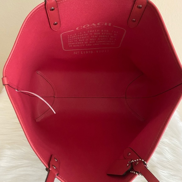 Coach - Picture 4 of 9